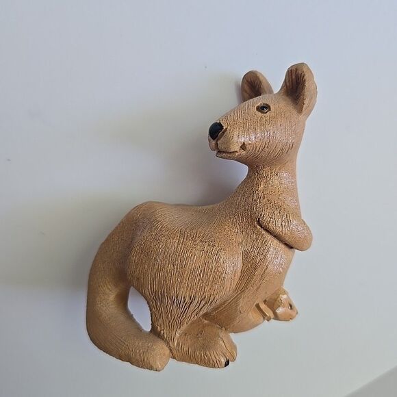 Artesania Rinconada Pottery Kangaroo w baby Wallaby Joey #165 Figurine Retired - Picture 1 of 9